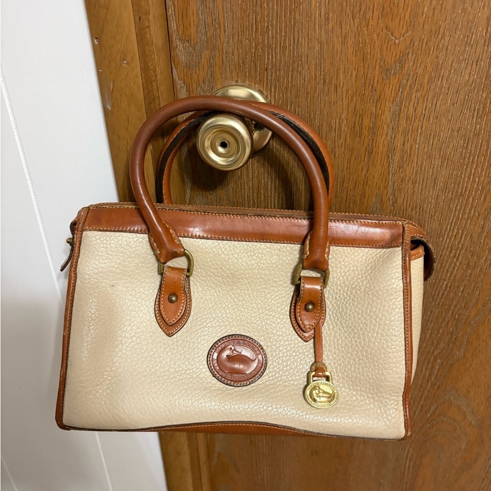 Dooney & Bourke Vintage Pebbled Leather Cream and Tan Satchel Tote handbag👜
